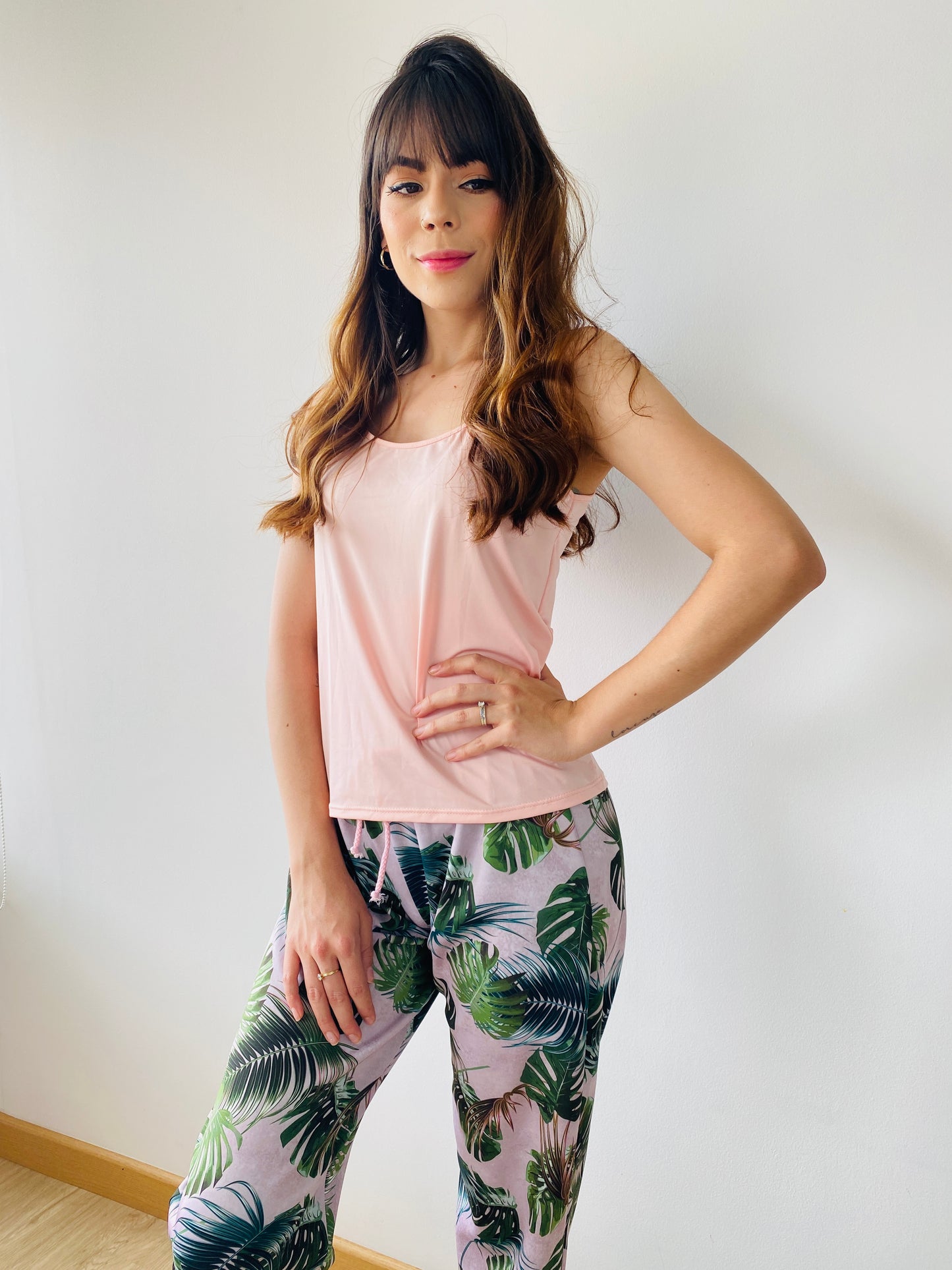 Pijama Blusa Rosada Tiras - Pantalon largo palmas