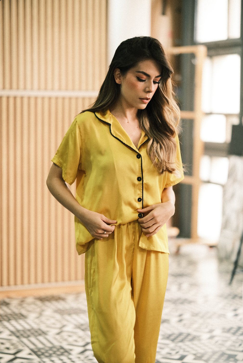 Pijama Seda Amarillo borde negro