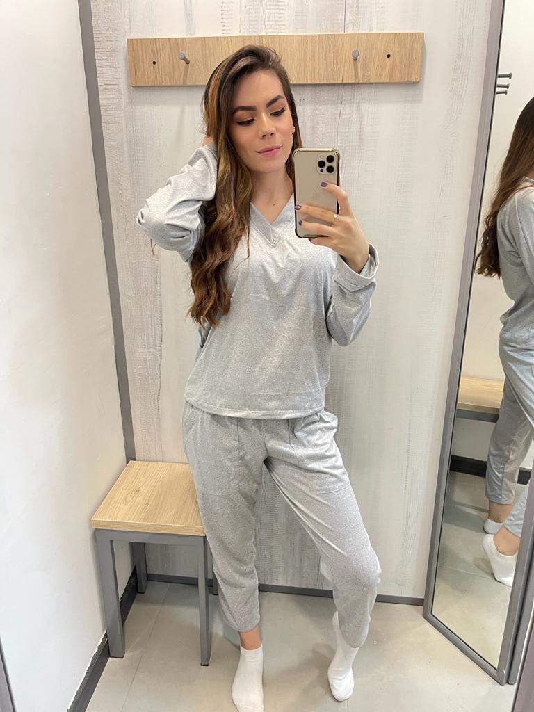 Pijama Gris - Cuello en V Manga Larga - Pantalon Largo