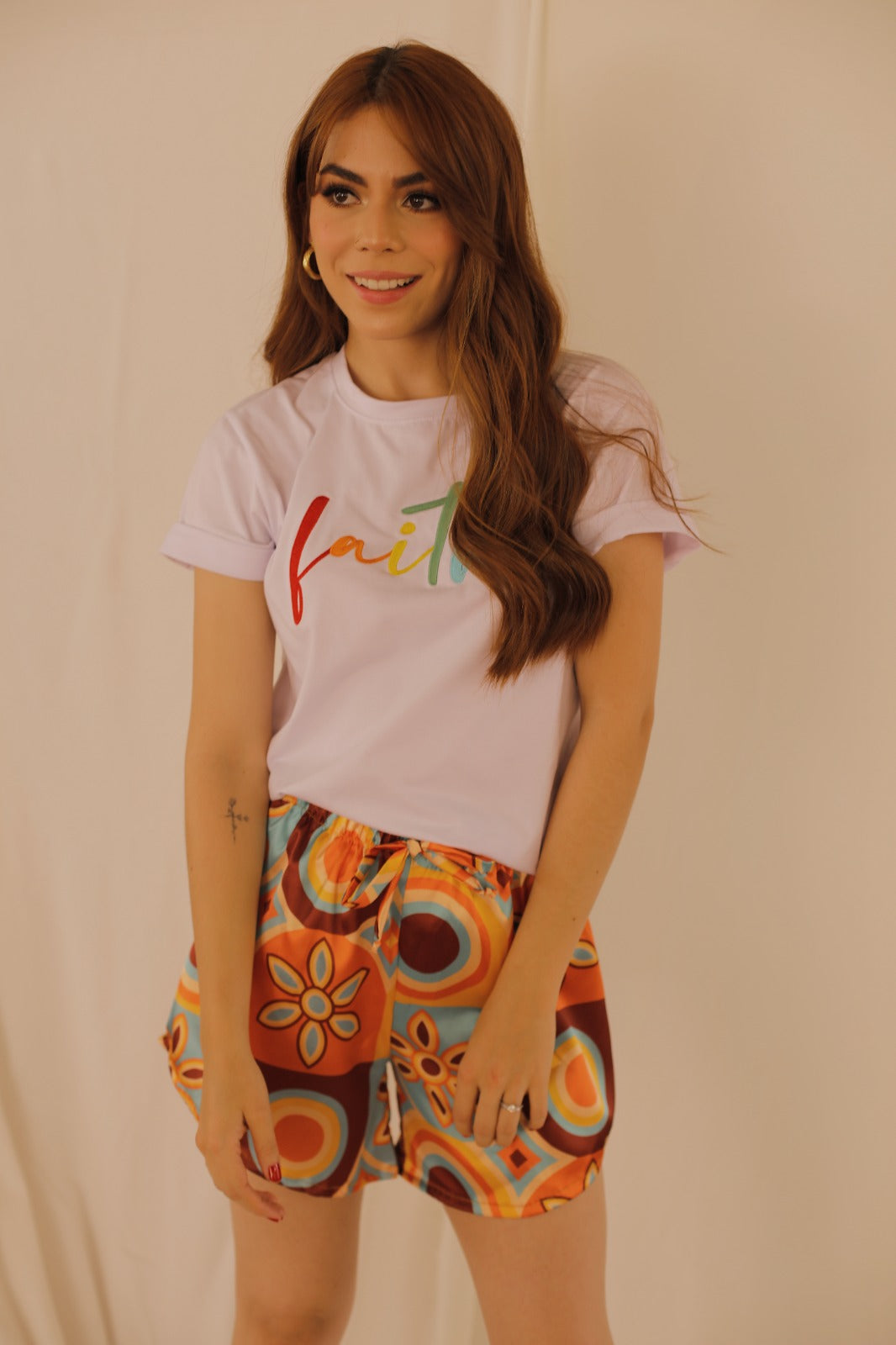 Pijama Camiseta Blanca Faith - Pantalon Corto Colores